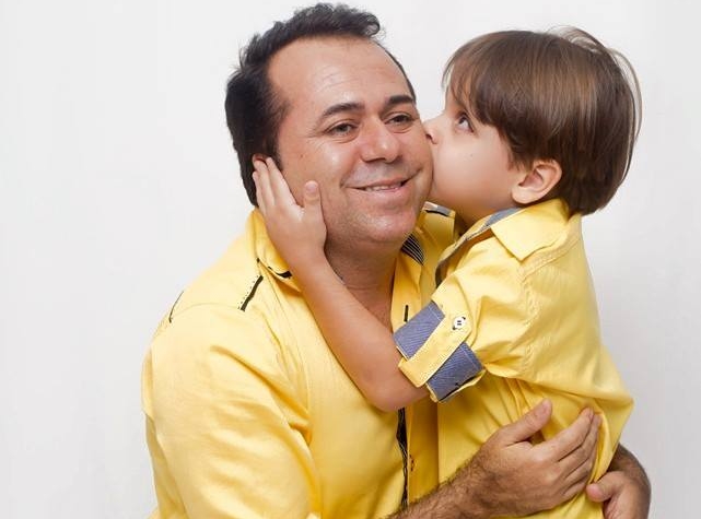 Elcimar Badú, 44 anos, natural de Remanso, com seu filho Luis Otávio Pereira da Silva Badú, 6 anos. (Foto: facebook)